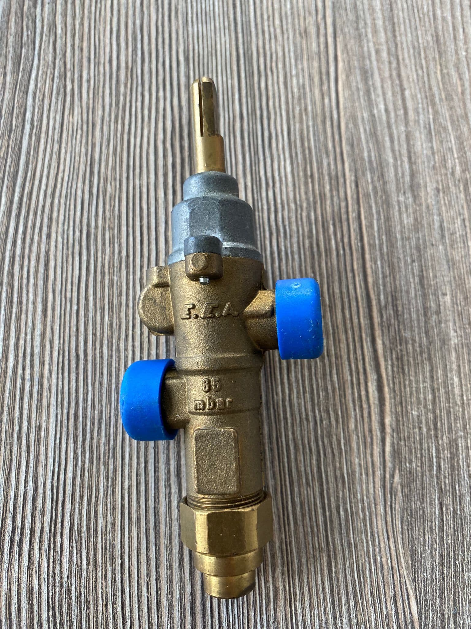 VALF 20 S 19,70 (LIVA GAZ) 8/1 DIS